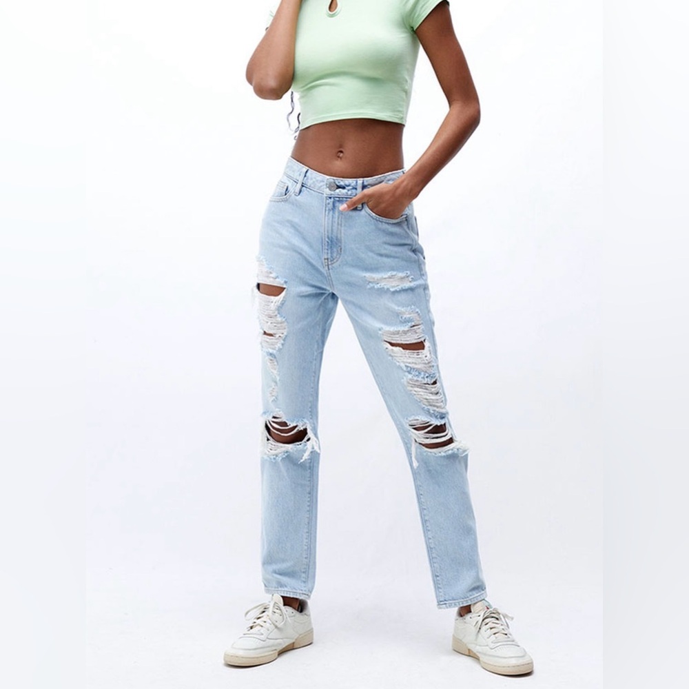 PacSun Light Wash Distressed High Rise Mom Jean Size 24